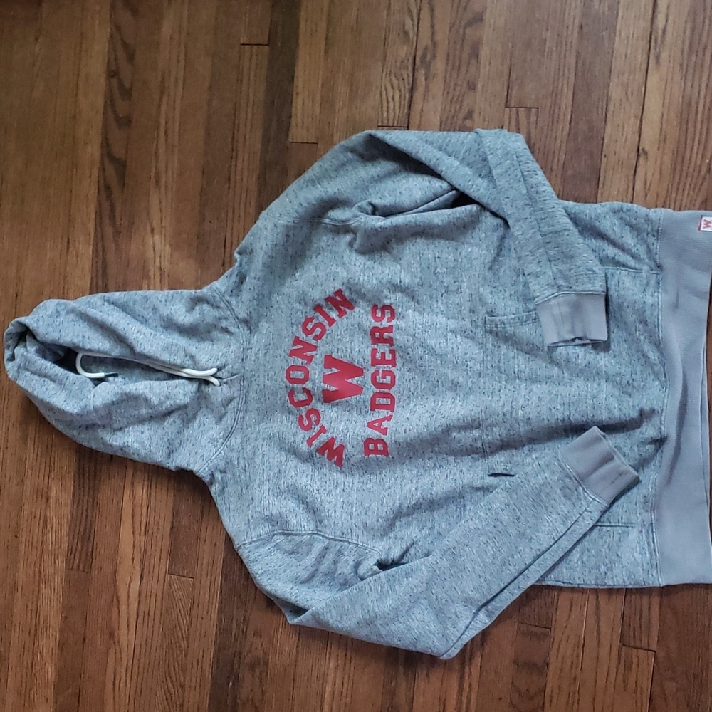 WI Badgers Under Armour hooded sweatshirt